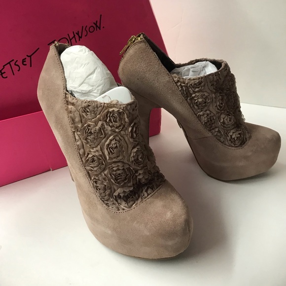 Betsey Johnson rose blush platform pinup retro tan nude shoe heels booties model - Picture 2 of 12